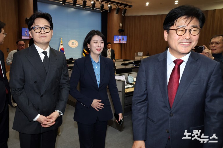 김종혁 전 최고위원 기자회견 참석한 한동훈-배현진