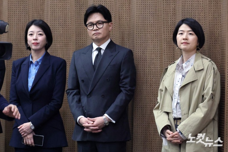 김종혁 전 최고위원 기자회견 참석한 한동훈-배현진