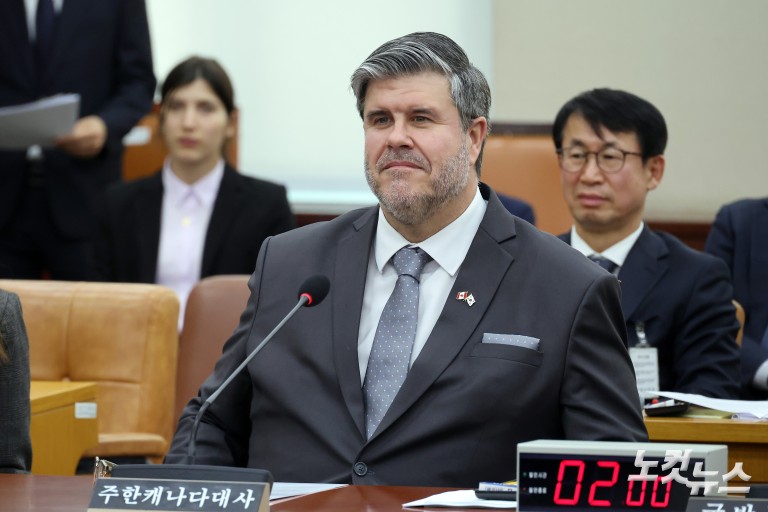 국회 국방위원회 전체회의