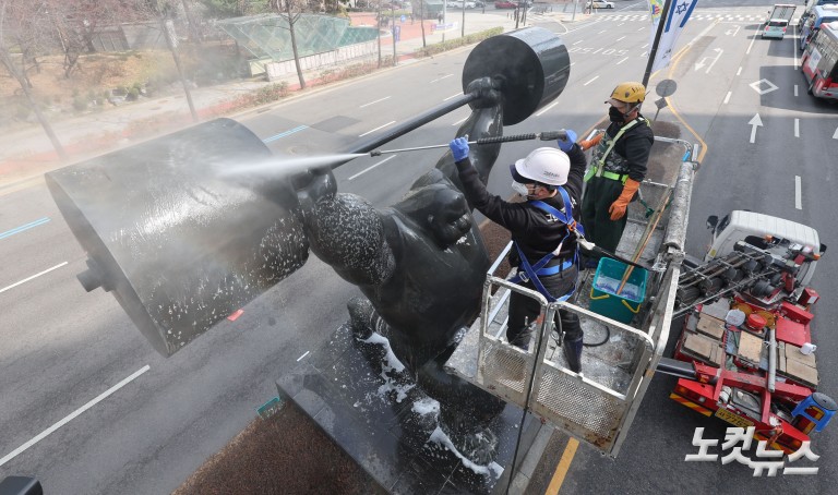 봄맞이 올림픽 조형물 세척