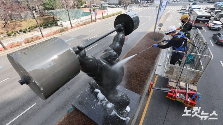 봄맞이 올림픽 조형물 세척