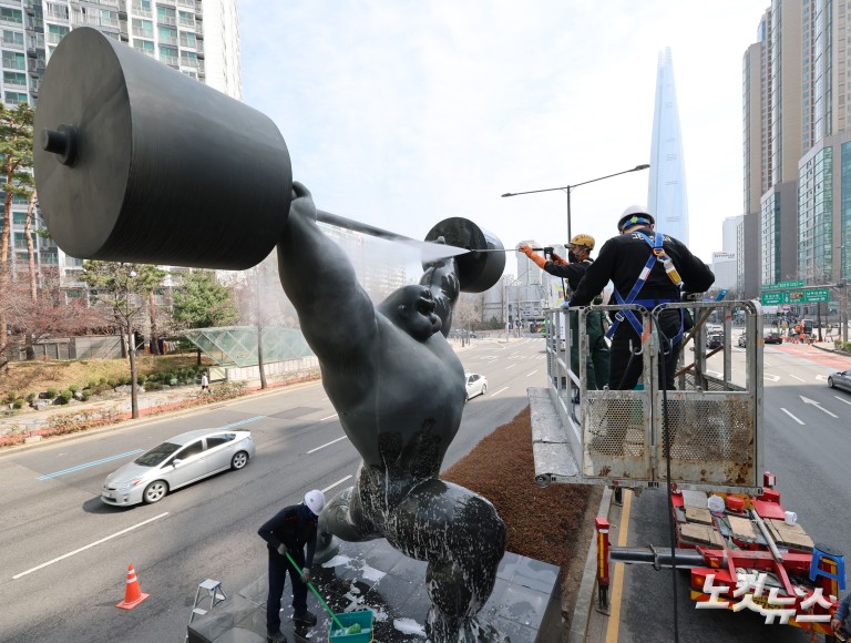 봄맞이 올림픽 조형물 세척