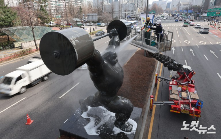 봄맞이 올림픽 조형물 세척