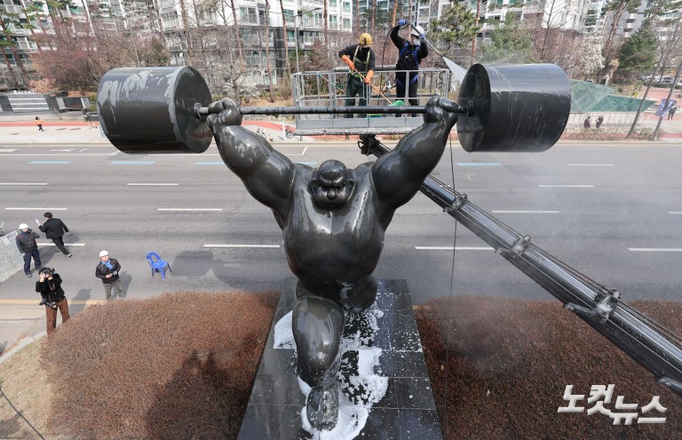 봄맞이 올림픽 조형물 세척