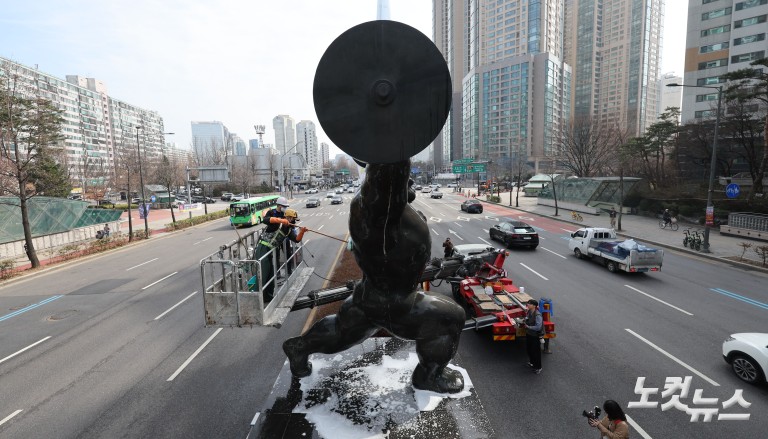 봄맞이 올림픽 조형물 세척