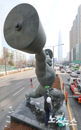 봄맞이 올림픽 조형물 세척