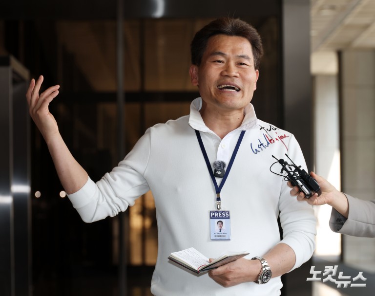 유튜버 전한길, 검찰 출석