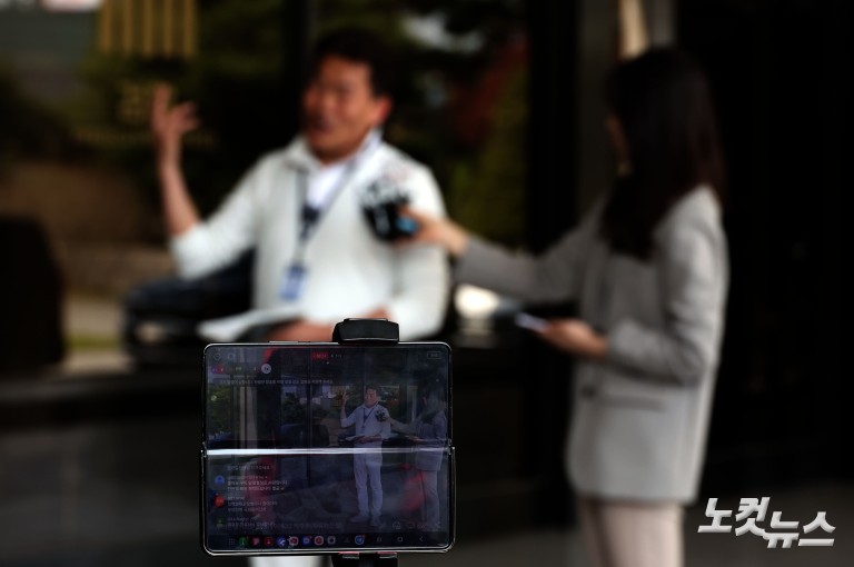 유튜버 전한길, 검찰 출석