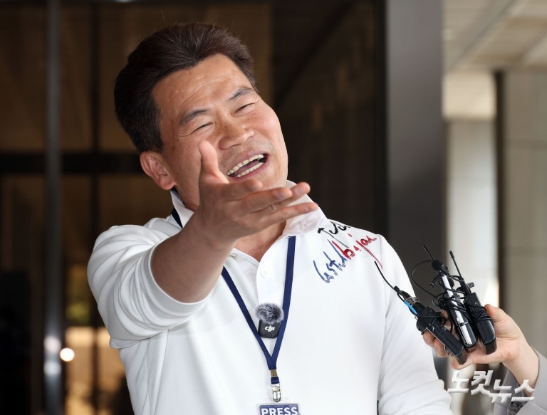유튜버 전한길, 검찰 출석