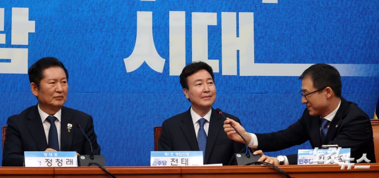 민주당, '1호 인재' 전태진 변호사 영입…울산 남구갑 보궐 출마