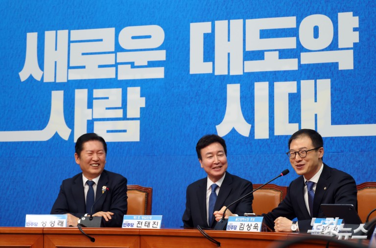 민주당, '1호 인재' 전태진 변호사 영입…울산 남구갑 보궐 출마