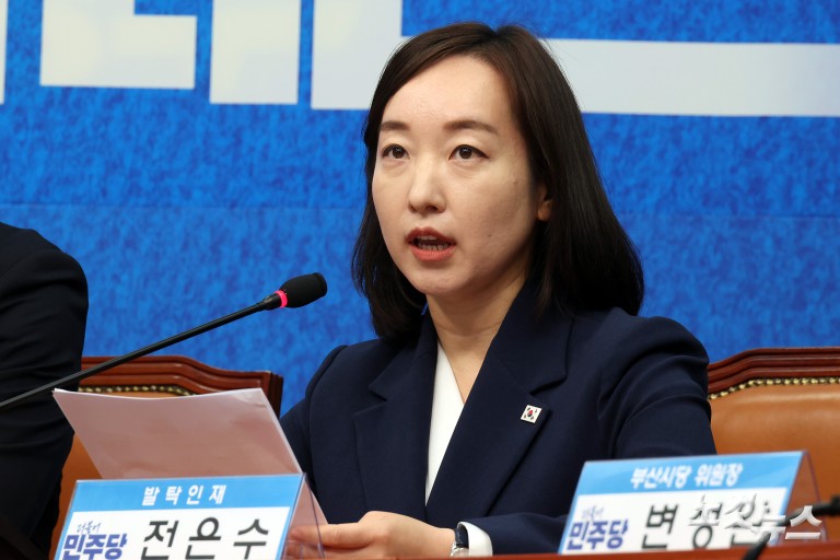 민주당, 하정우 전 청와대 AI미래기획수석-전은수 전 청와대 대변인 인재영입