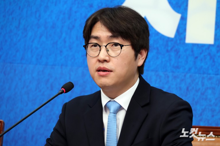 민주당, 하정우 전 청와대 AI미래기획수석-전은수 전 청와대 대변인 인재영입