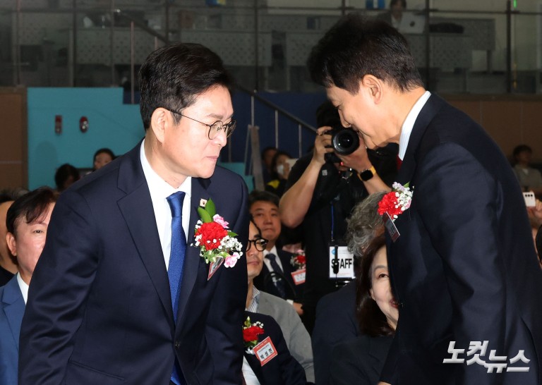 어버이날 행사에서 만난 정원오-오세훈