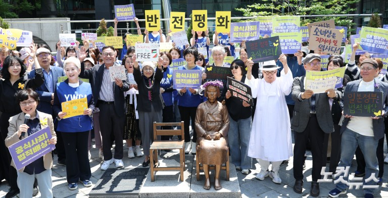 소녀상 에워싼 바리케이드 6년 만에 철거