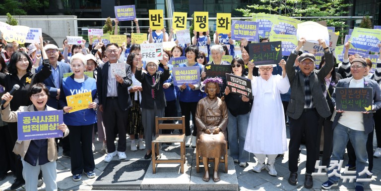 소녀상 에워싼 바리케이드 6년 만에 철거