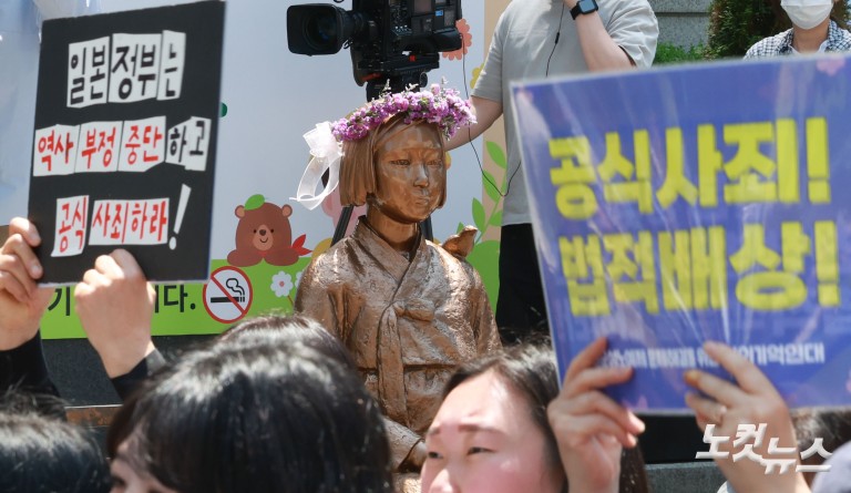 소녀상 에워싼 바리케이드 6년 만에 철거
