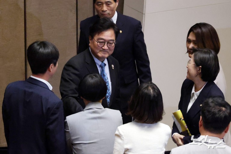 개헌안 상정하지 못하고 본회의 산회