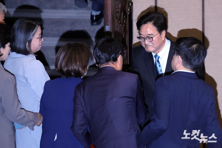 개헌안 상정하지 못하고 본회의 산회