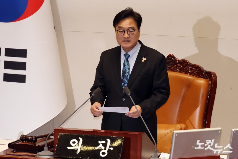개헌안 상정하지 못하고 본회의 산회