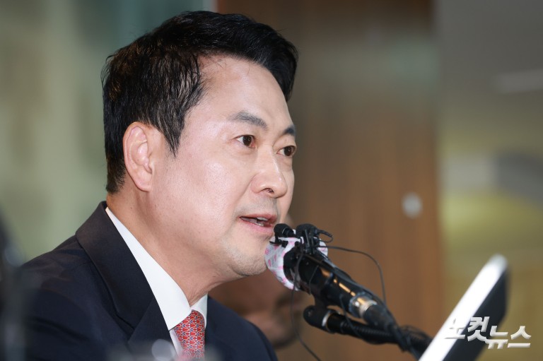 장동혁 대표, 외신기자 간담회