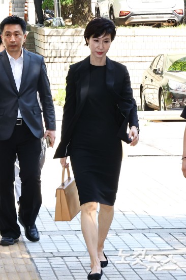 ‘세기의 이혼’ 노소영, 재산분할 조정기일 출석
