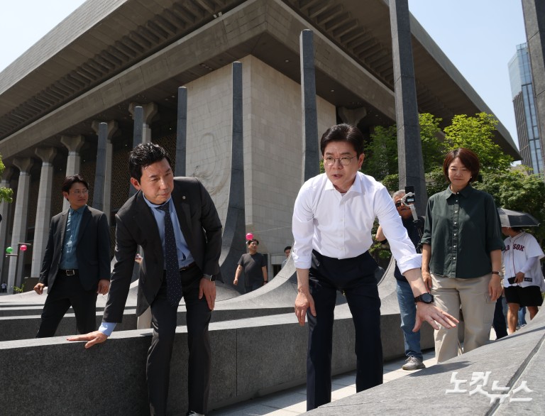 감사의 정원 찾은 정원오 후보