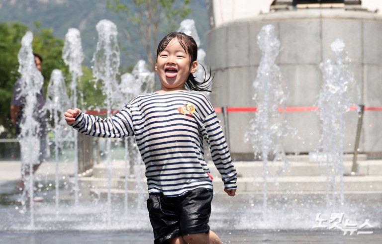 '벌써 여름?'…서울 한낮 32도