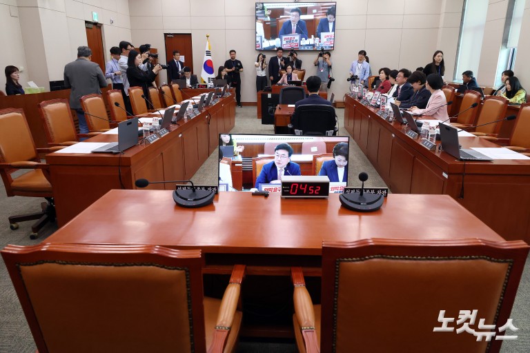 국민의힘 주도로 열린 성평등가족위원회 전체회의