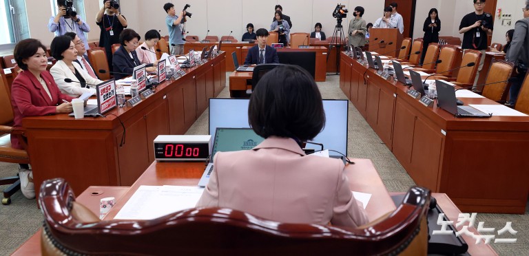 국민의힘 주도로 열린 성평등가족위원회 전체회의