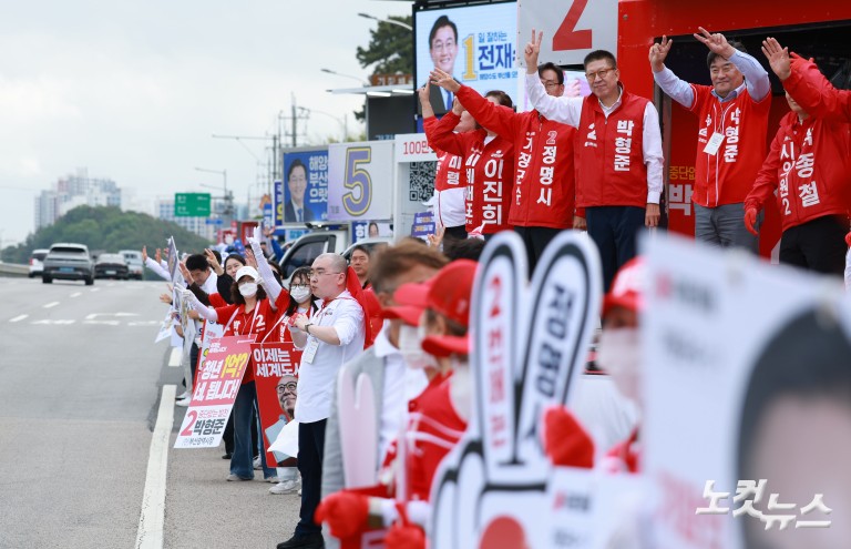 박형준 부산시장 후보, 출근길 인사