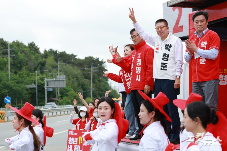 박형준 부산시장 후보, 출근길 인사