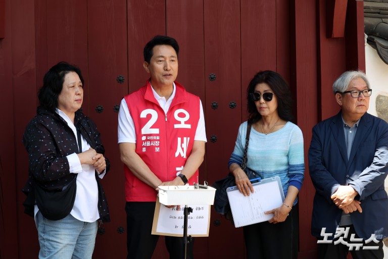 국민의힘 오세훈 서울시장 후보, 아기씨당 앞에서 주민 간담회
