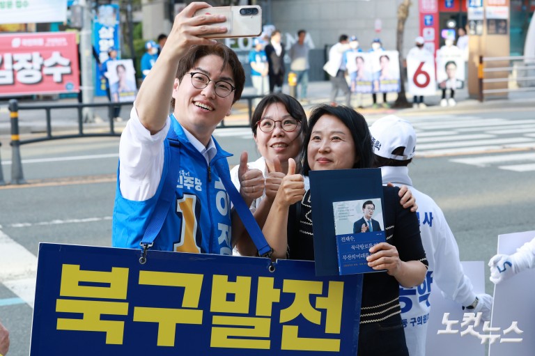 하정우 부산 북구갑 후보, 거리 인사