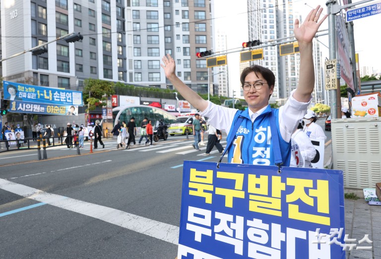 하정우 부산 북구갑 후보, 거리 인사