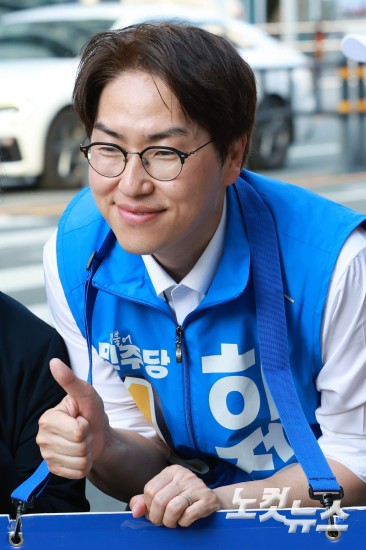 하정우 부산 북구갑 후보, 거리 인사