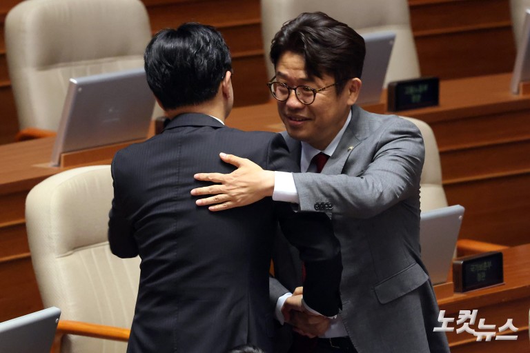 국회 본회의, 국회의장·부의장 선출 및 재보궐선거 의원선서