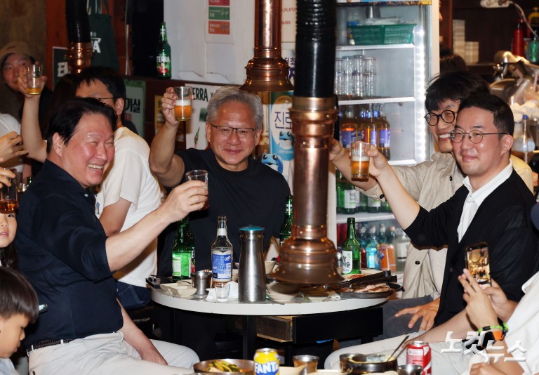 홍대 앞 고깃집 찾은 젠슨 황