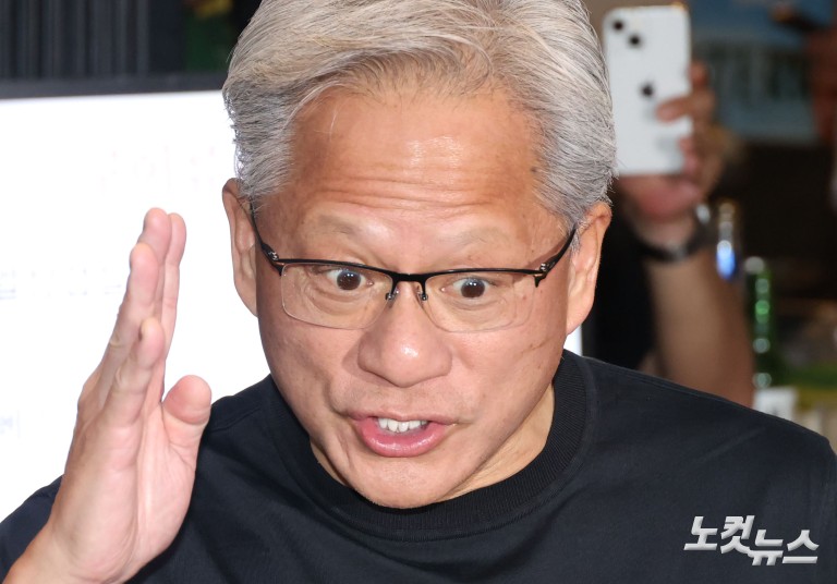 홍대 앞 고깃집 찾은 젠슨 황