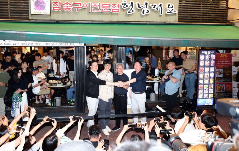 홍대 앞 고깃집 찾은 젠슨 황