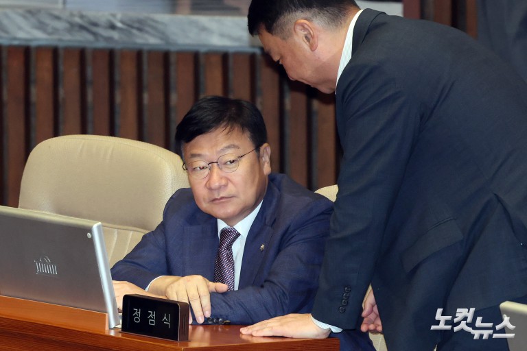 '투표용지 부족사태' 국조요구서 본회의 보고