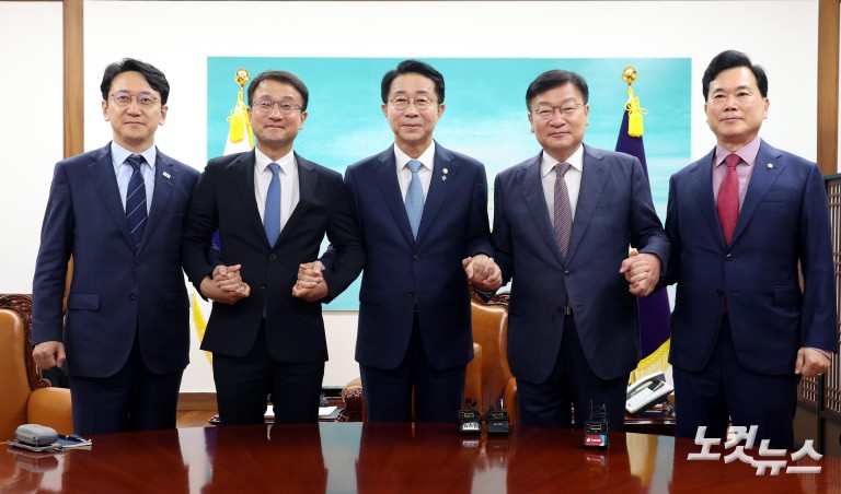 국회의장-여야 원내대표 상견례