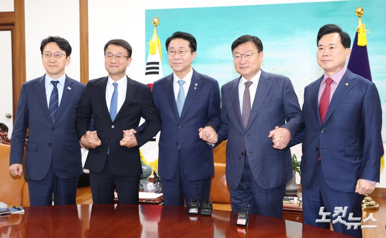 국회의장-여야 원내대표 상견례