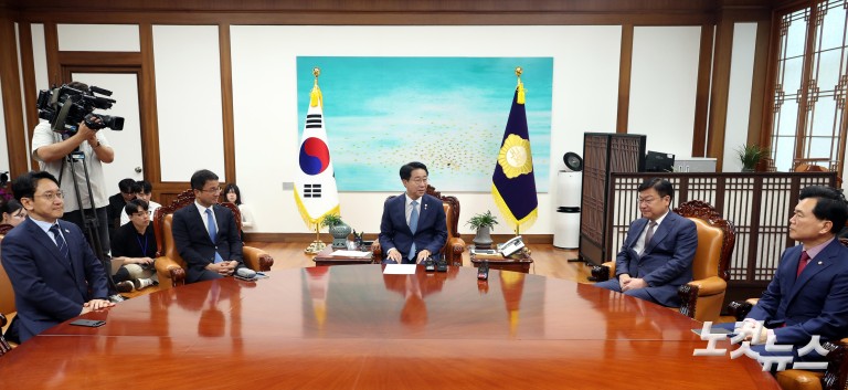 국회의장-여야 원내대표 상견례