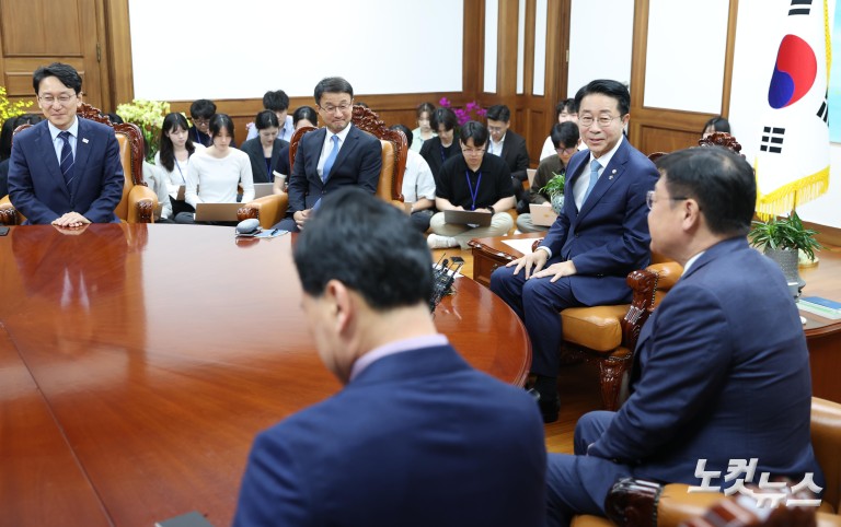 국회의장-여야 원내대표 상견례