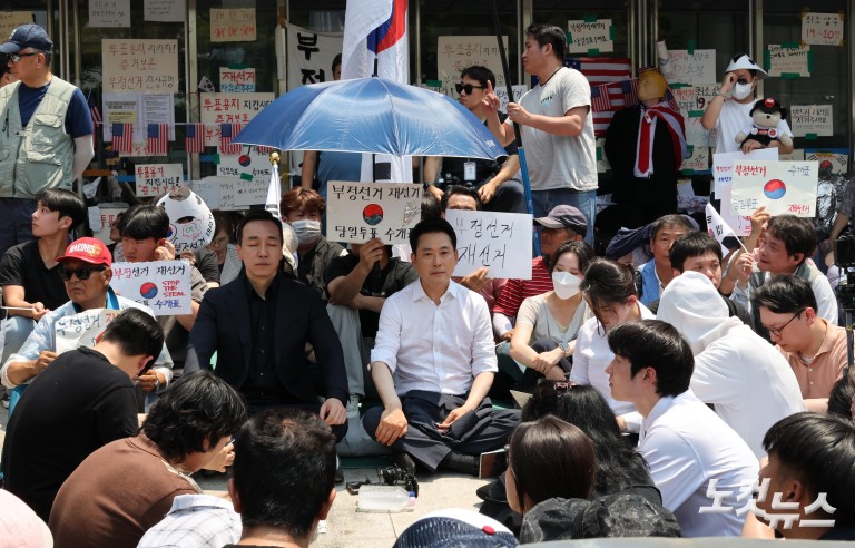 잠실개표소 시위 현장 찾은 장동혁