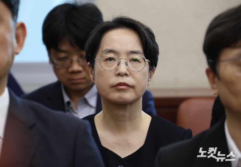 '투표용지 부족' 국조특위 출석한 前서울·송파선관위원장