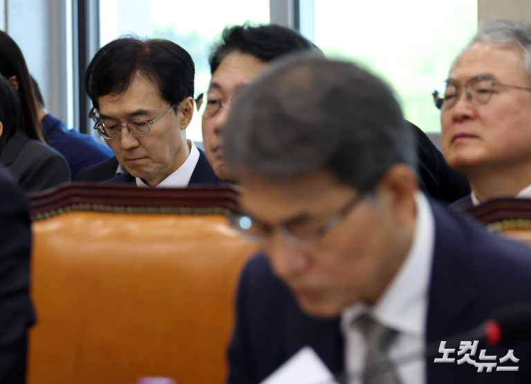 '투표용지 부족' 국조특위 출석한 前서울·송파선관위원장