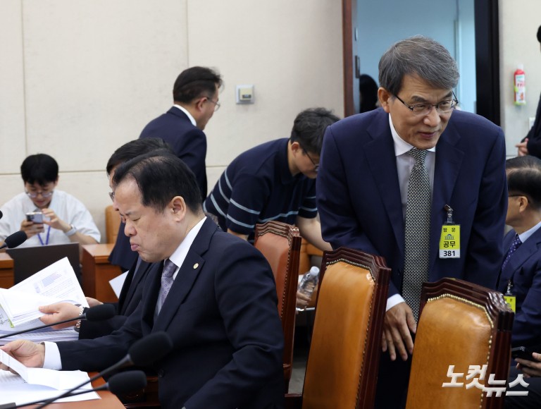 '투표용지 부족' 국조특위 출석한 前서울·송파선관위원장
