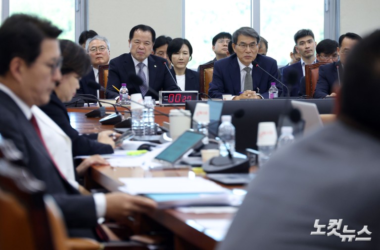 '투표용지 부족' 국조특위 출석한 前서울·송파선관위원장